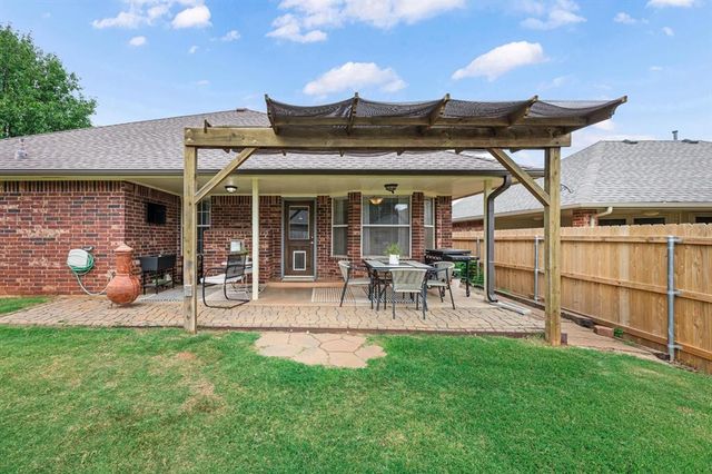12524 SW 12th Street, Yukon, OK 73099