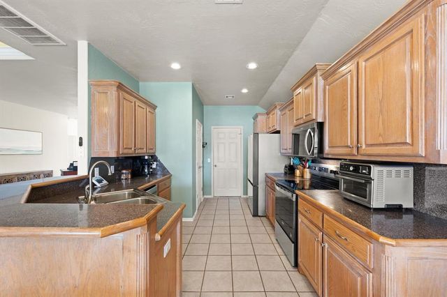 12524 SW 12th Street, Yukon, OK 73099