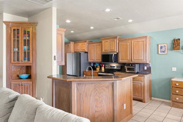 12524 SW 12th Street, Yukon, OK 73099