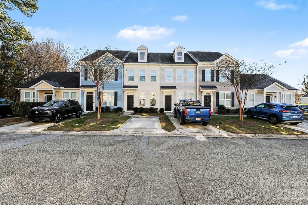 112 N Canyon Ridge Drive, Mount Holly, NC 28120