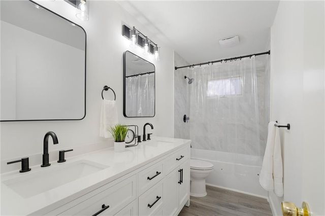 9810 W 100th Terrace, Overland Park, KS 66212