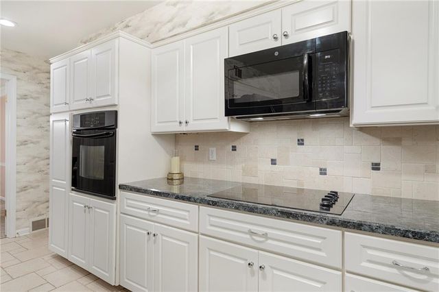 9810 W 100th Terrace, Overland Park, KS 66212