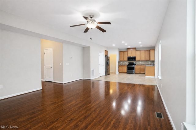 38446 Foxglen Avenue, Avon, OH 44011