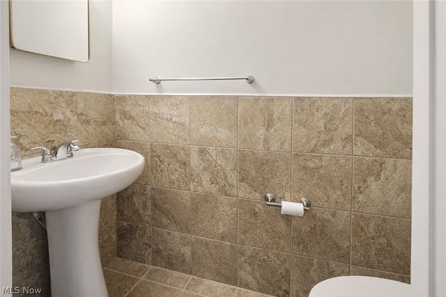 38446 Foxglen Avenue, Avon, OH 44011