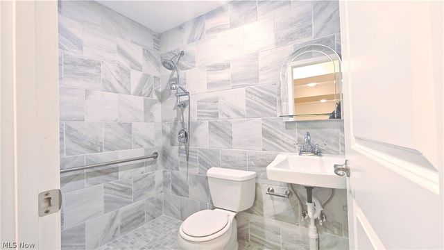 38446 Foxglen Avenue, Avon, OH 44011