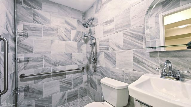 38446 Foxglen Avenue, Avon, OH 44011