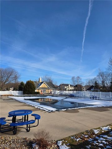38446 Foxglen Avenue, Avon, OH 44011