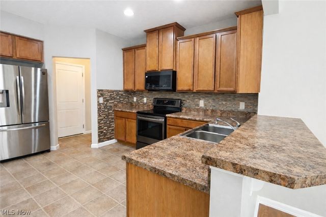 38446 Foxglen Avenue, Avon, OH 44011