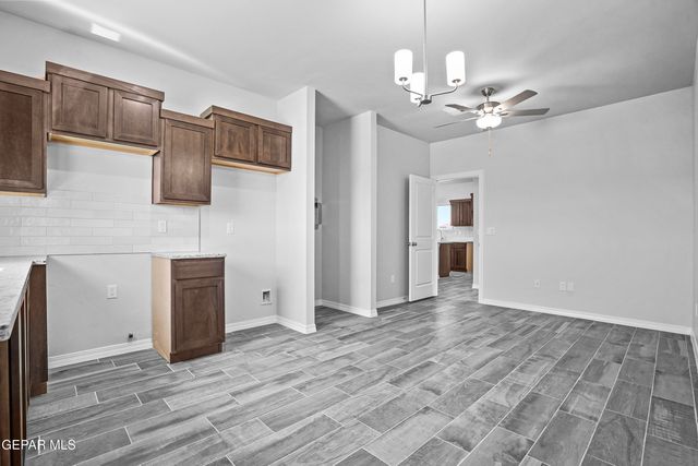 985 Barbara Avenue, Socorro, TX 79927