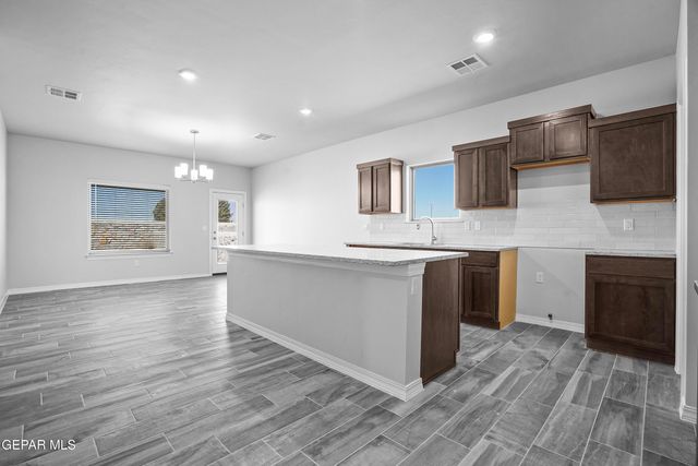 985 Barbara Avenue, Socorro, TX 79927