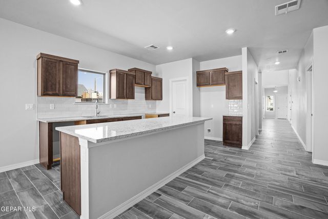 985 Barbara Avenue, Socorro, TX 79927