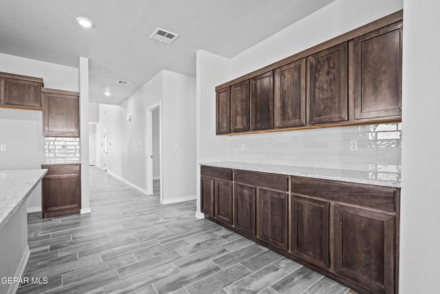 985 Barbara Avenue, Socorro, TX 79927