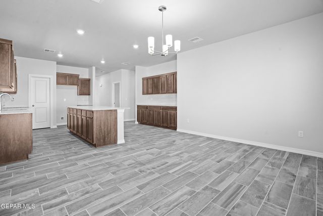 985 Barbara Avenue, Socorro, TX 79927