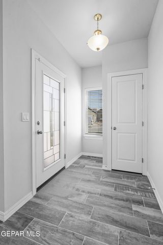 985 Barbara Avenue, Socorro, TX 79927