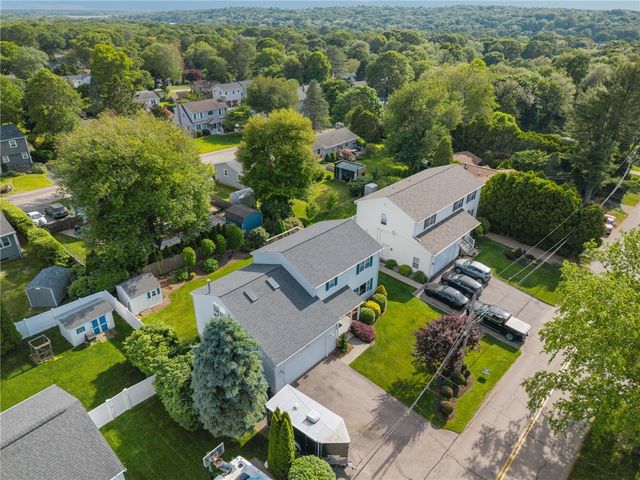 40 Conanicus Road, Narragansett, RI 02882