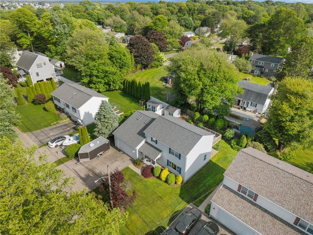 40 Conanicus Road, Narragansett, RI 02882