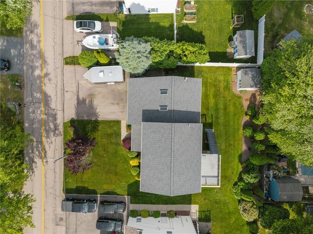 40 Conanicus Road, Narragansett, RI 02882