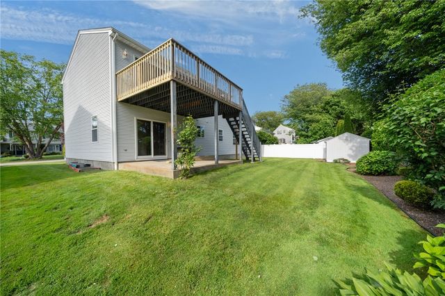 40 Conanicus Road, Narragansett, RI 02882