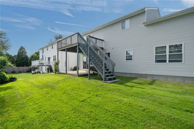 40 Conanicus Road, Narragansett, RI 02882