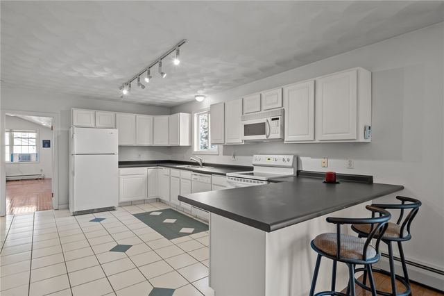 40 Conanicus Road, Narragansett, RI 02882