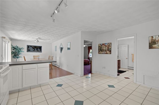 40 Conanicus Road, Narragansett, RI 02882