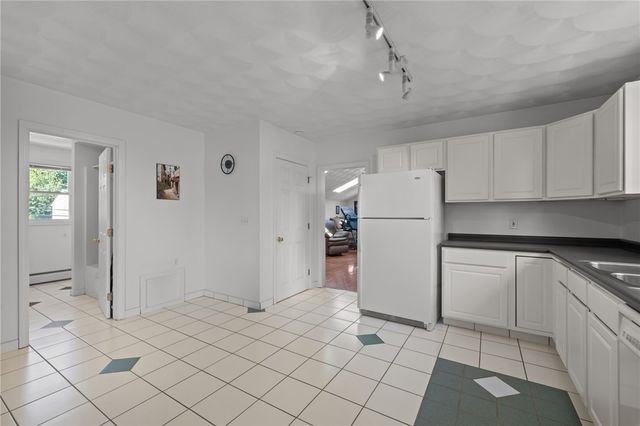 40 Conanicus Road, Narragansett, RI 02882