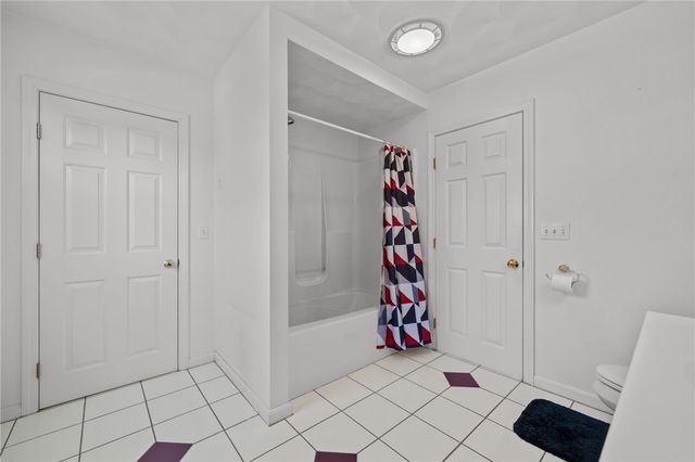 40 Conanicus Road, Narragansett, RI 02882