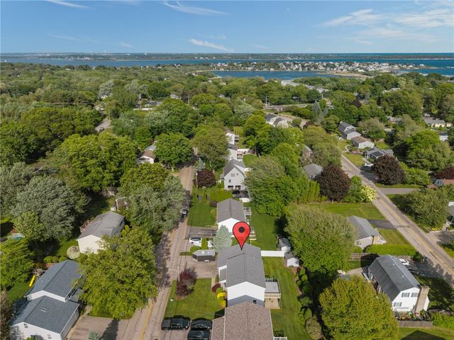 40 Conanicus Road, Narragansett, RI 02882