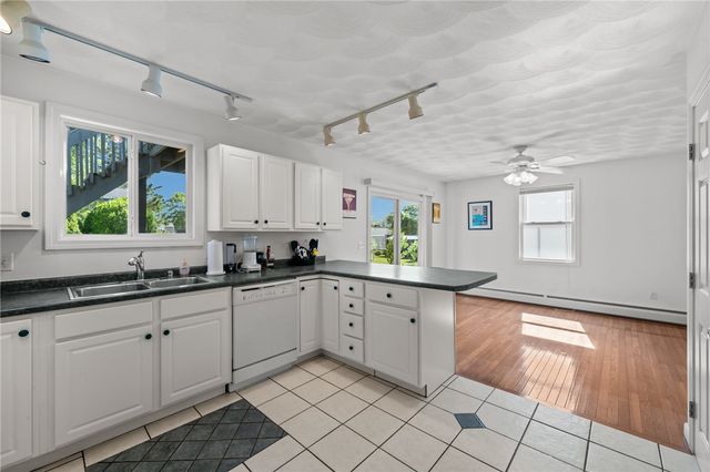40 Conanicus Road, Narragansett, RI 02882