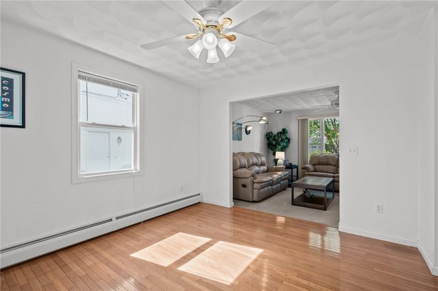 40 Conanicus Road, Narragansett, RI 02882