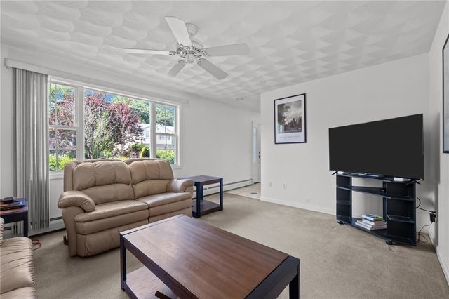 40 Conanicus Road, Narragansett, RI 02882
