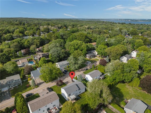 40 Conanicus Road, Narragansett, RI 02882