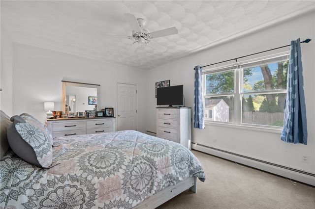 40 Conanicus Road, Narragansett, RI 02882
