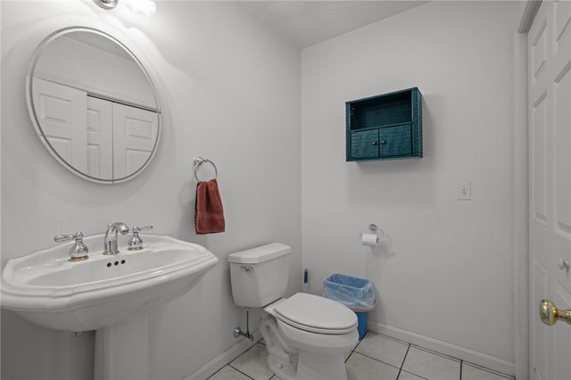 40 Conanicus Road, Narragansett, RI 02882