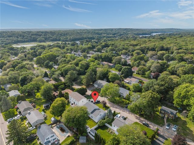 40 Conanicus Road, Narragansett, RI 02882