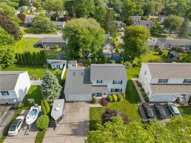 40 Conanicus Road, Narragansett, RI 02882