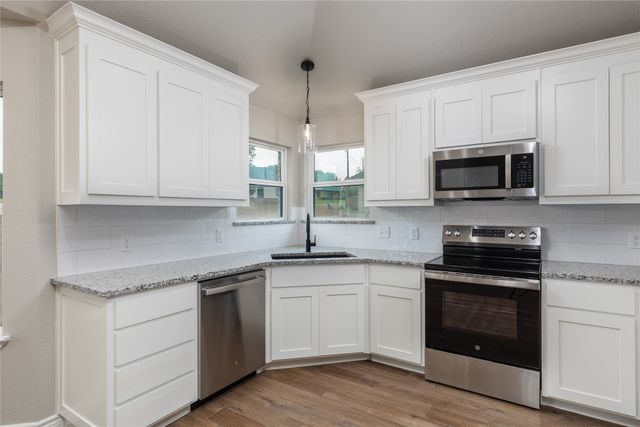 1607 W College Street, Jacksboro, TX 76458