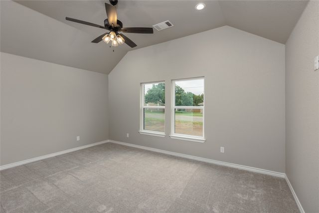 1607 W College Street, Jacksboro, TX 76458
