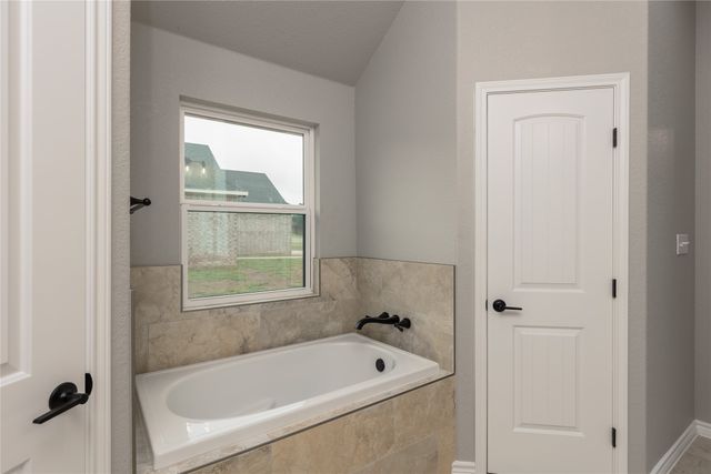 1607 W College Street, Jacksboro, TX 76458