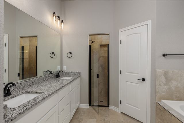 1607 W College Street, Jacksboro, TX 76458
