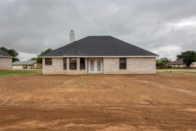 1607 W College Street, Jacksboro, TX 76458