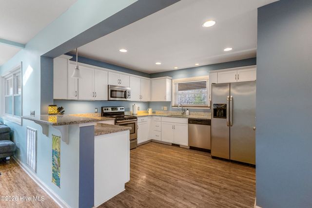 412 Lakeview Drive, Hampstead, NC 28443