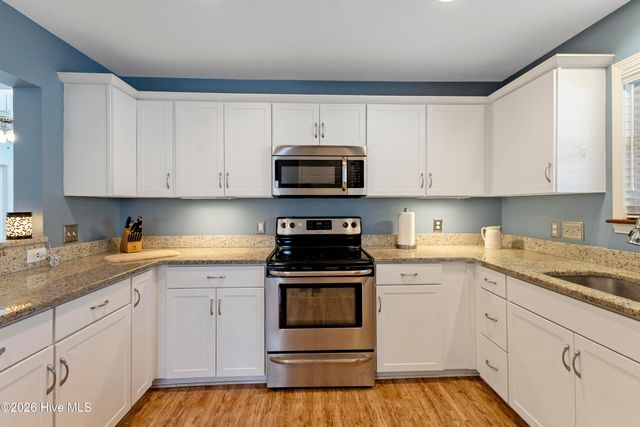 412 Lakeview Drive, Hampstead, NC 28443