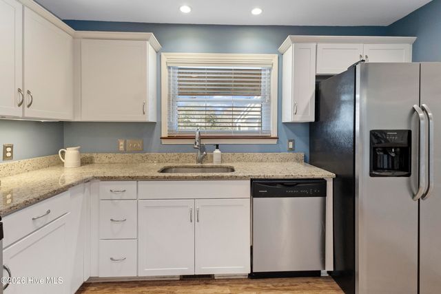 412 Lakeview Drive, Hampstead, NC 28443