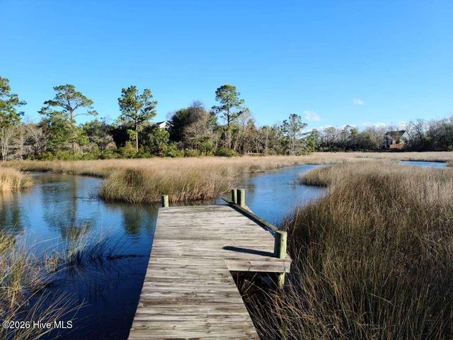 412 Lakeview Drive, Hampstead, NC 28443