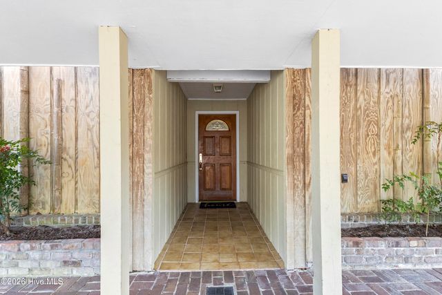 412 Lakeview Drive, Hampstead, NC 28443