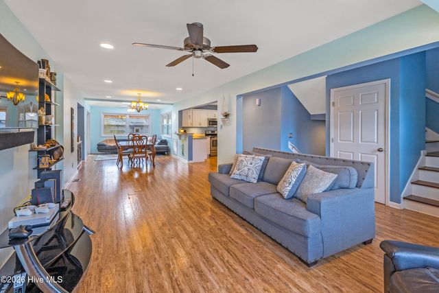 412 Lakeview Drive, Hampstead, NC 28443