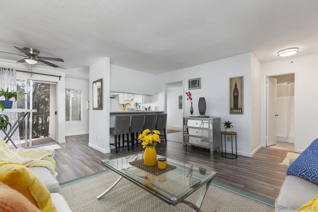 7506 Parkway Dr 202, San Diego, CA 91942