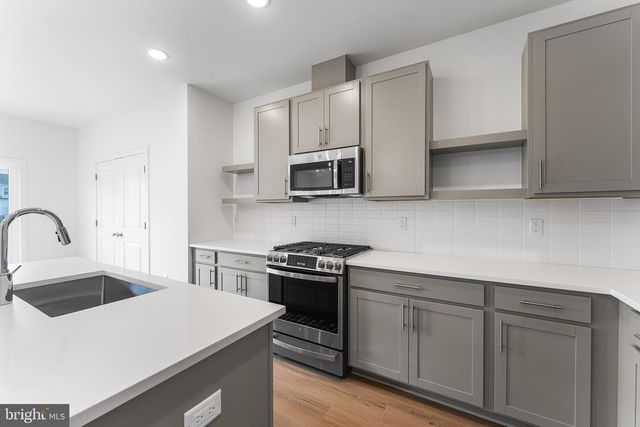 27 COTTONWOOD AVE, Berlin, NJ 08009