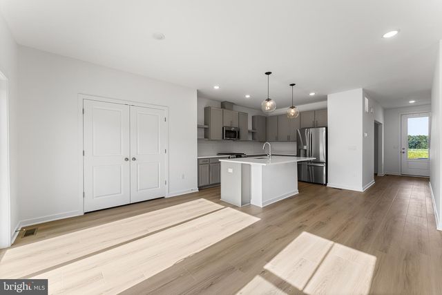 27 COTTONWOOD AVE, Berlin, NJ 08009